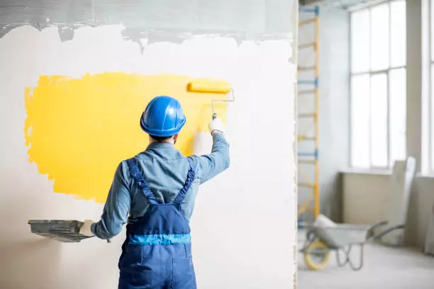 workamn-painting-wall-indoors